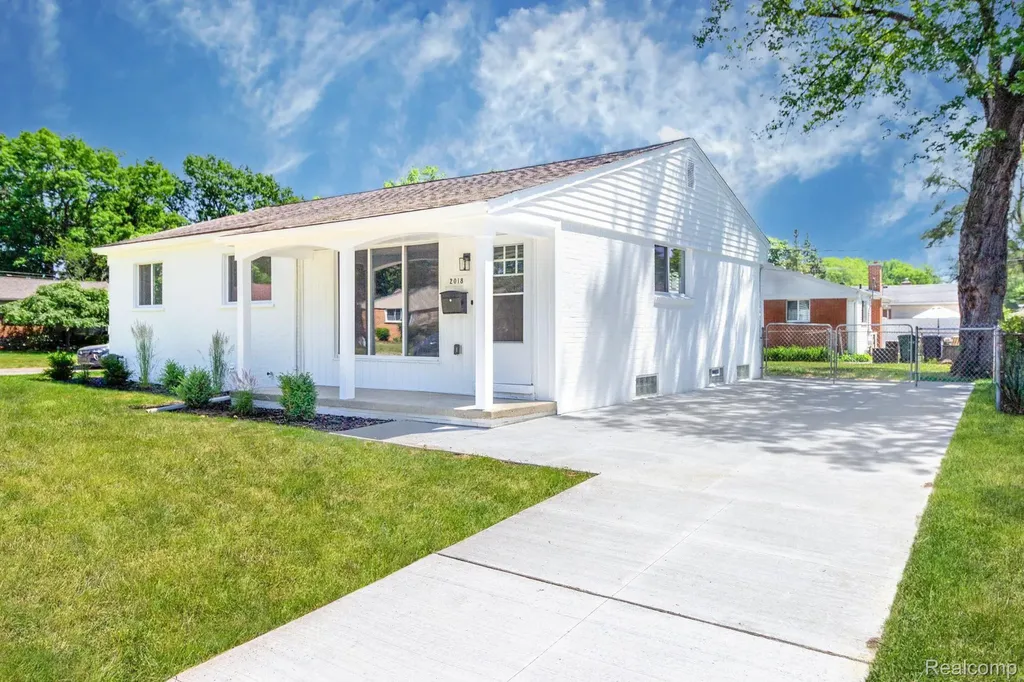 2018 Kenwood Court Royal Oak City MI 48067