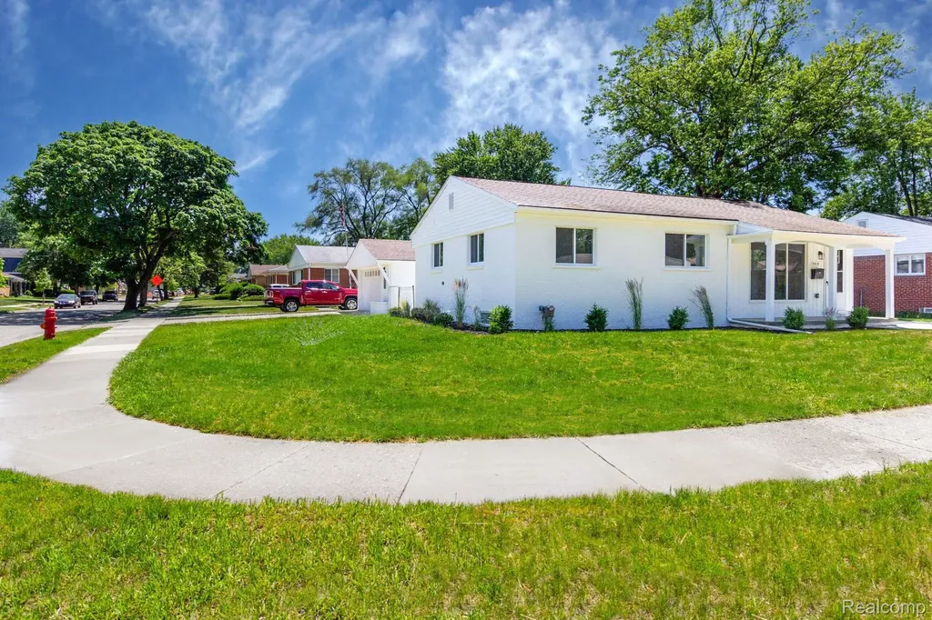 2018 Kenwood Court Royal Oak City MI 48067