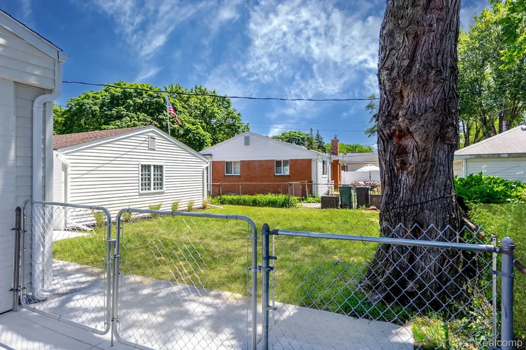 2018 Kenwood Court Royal Oak City MI 48067