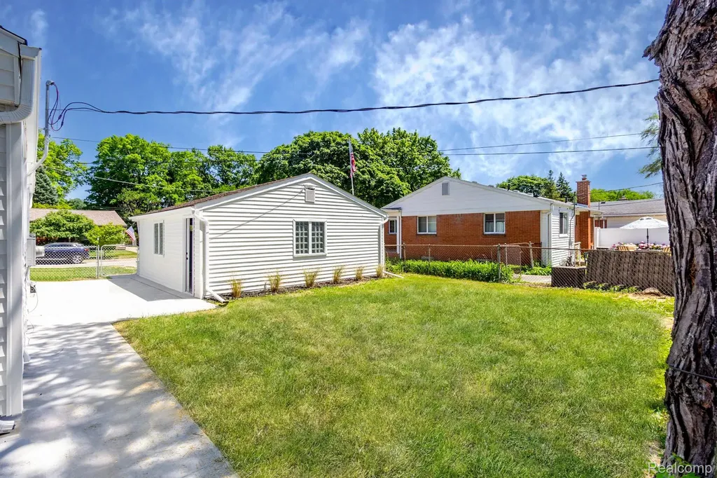 2018 Kenwood Court Royal Oak City MI 48067