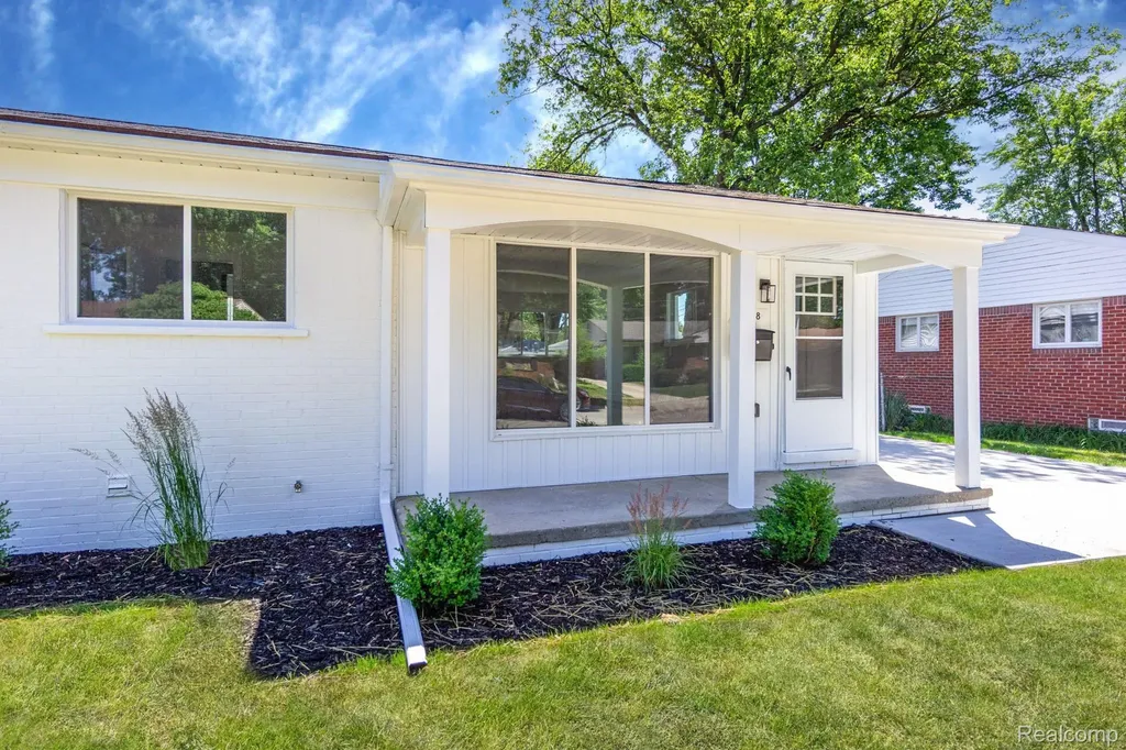 2018 Kenwood Court Royal Oak City MI 48067