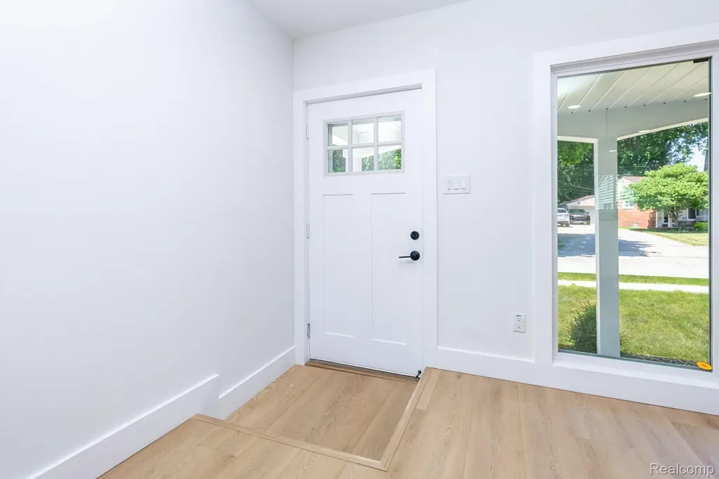 2018 Kenwood Court Royal Oak City MI 48067