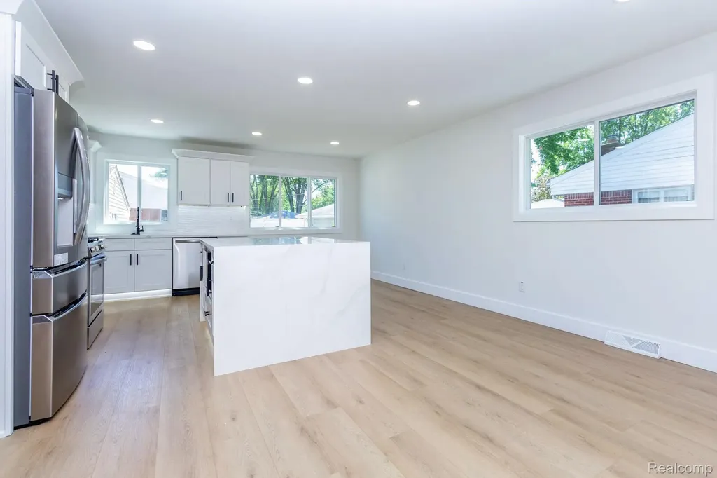 2018 Kenwood Court Royal Oak City MI 48067