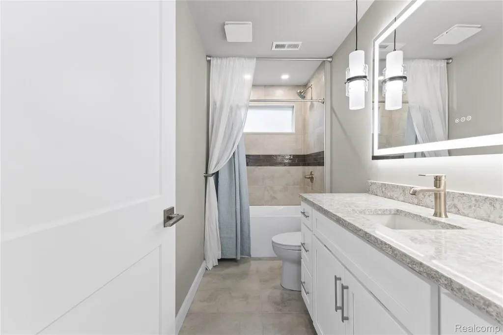 3460 Clayton Avenue Waterford Charter Township MI 48329