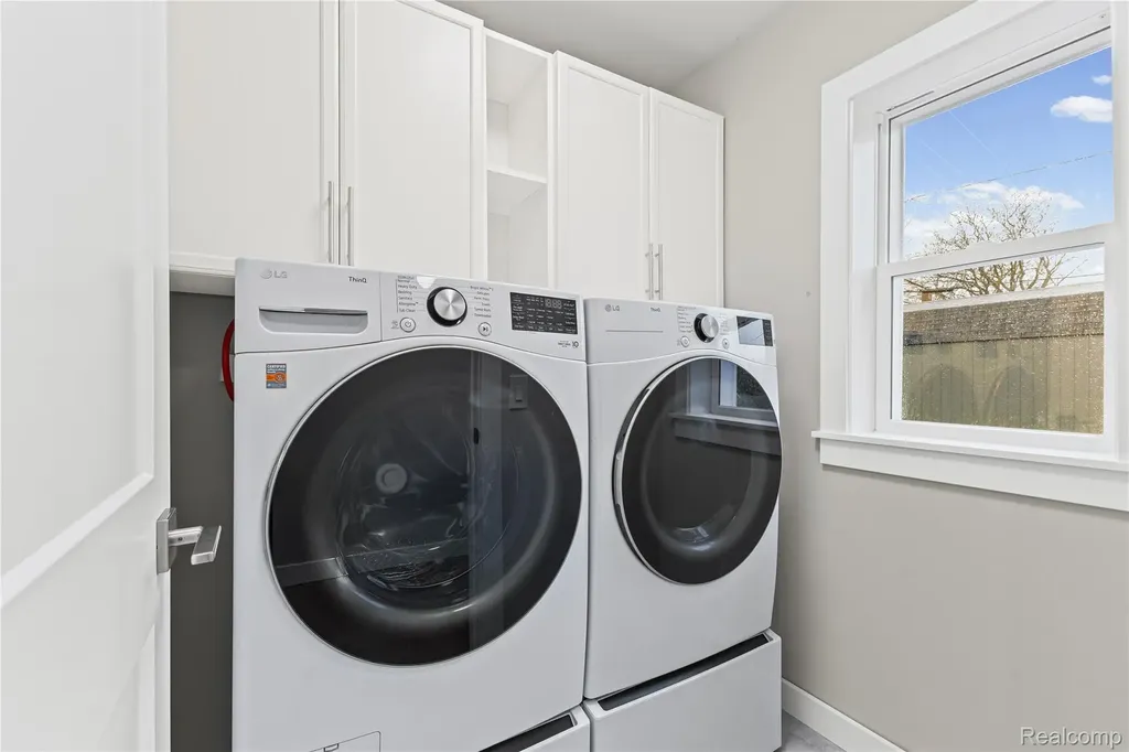 3460 Clayton Avenue Waterford Charter Township MI 48329