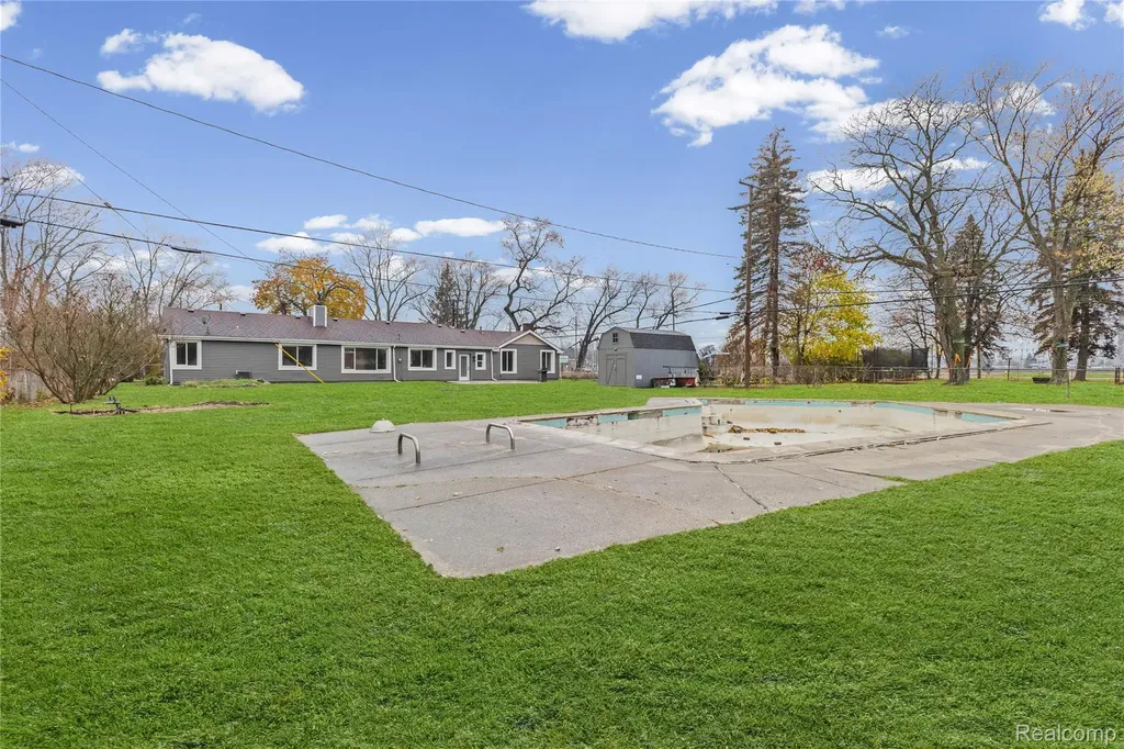 3460 Clayton Avenue Waterford Charter Township MI 48329