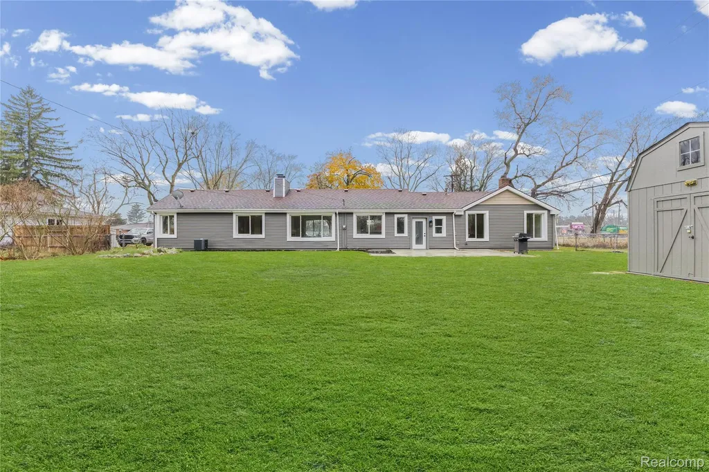 3460 Clayton Avenue Waterford Charter Township MI 48329