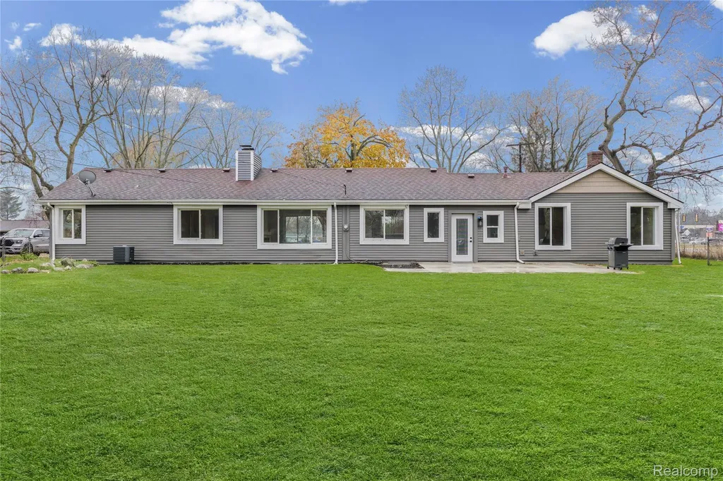 3460 Clayton Avenue Waterford Charter Township MI 48329