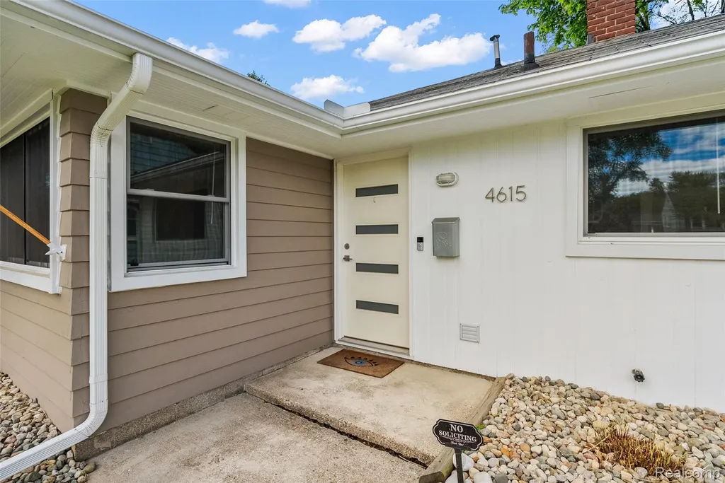 4615 Olivia Avenue Royal Oak City MI 48073
