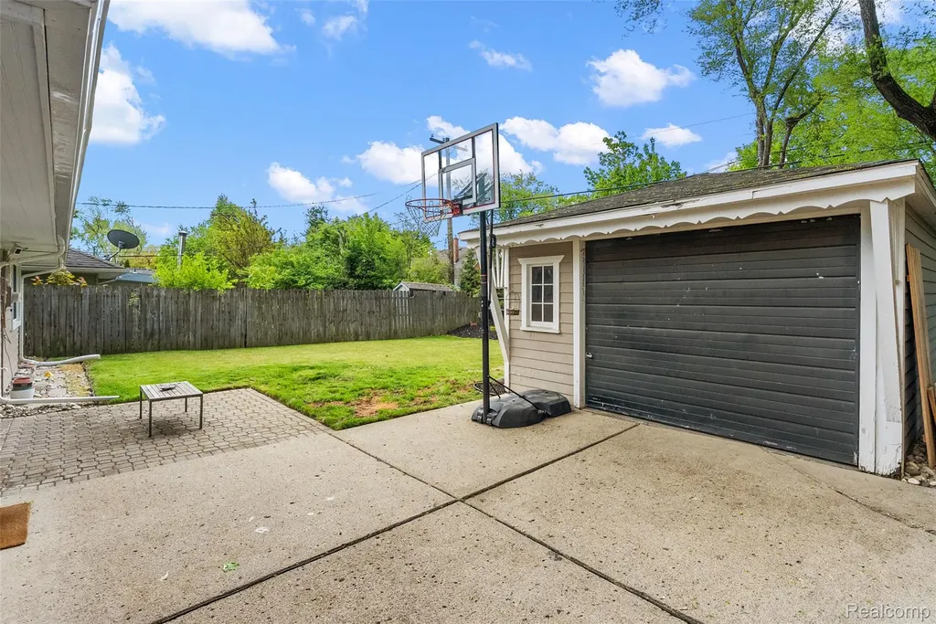 4615 Olivia Avenue Royal Oak City MI 48073