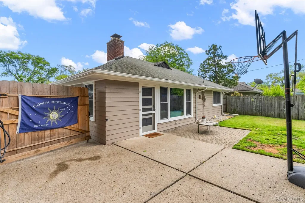 4615 Olivia Avenue Royal Oak City MI 48073