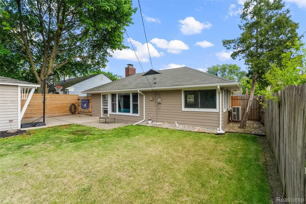 4615 Olivia Avenue Royal Oak City MI 48073