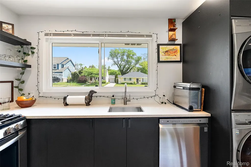 4615 Olivia Avenue Royal Oak City MI 48073