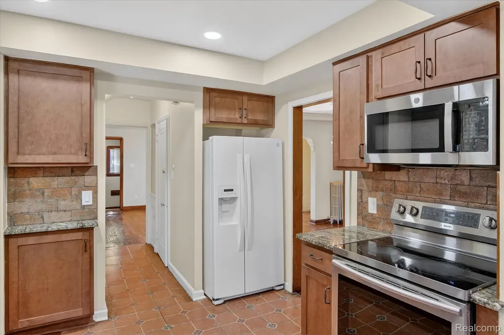 17509 Santa Barbara Drive Detroit City MI 48221