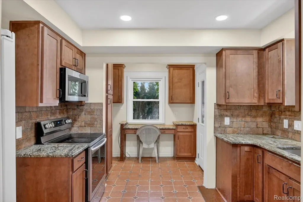 17509 Santa Barbara Drive Detroit City MI 48221