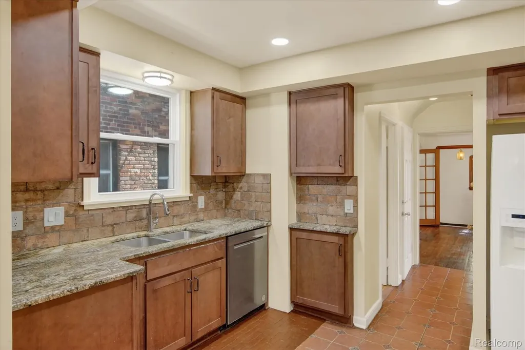 17509 Santa Barbara Drive Detroit City MI 48221