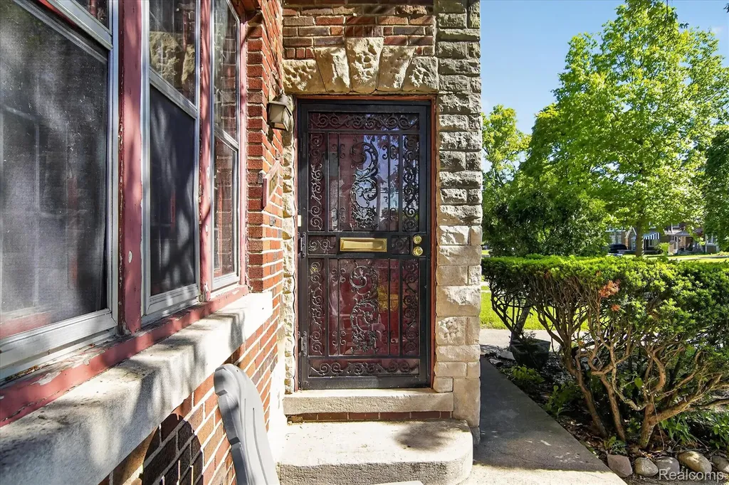 17509 Santa Barbara Drive Detroit City MI 48221