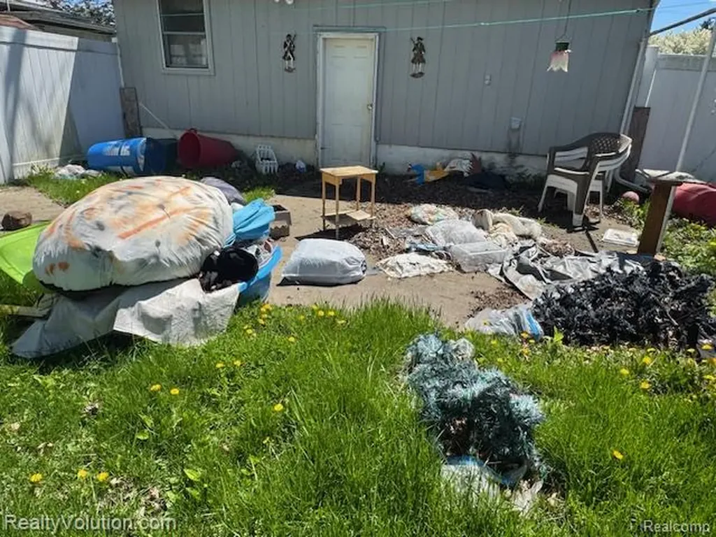4212 1st Street Brown City City MI 48416