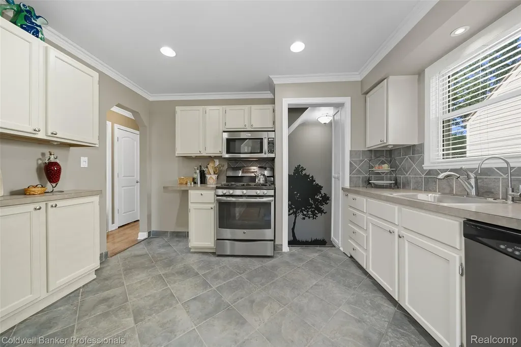 3311 Ellwood Avenue Royal Oak City MI 48073