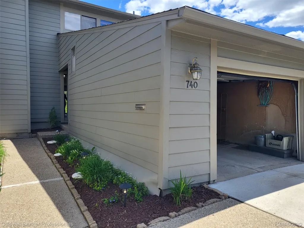 740 Peninsula Court Ann Arbor City MI 48105
