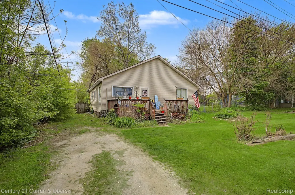 24235 Puritan Redford Charter Township MI 48239