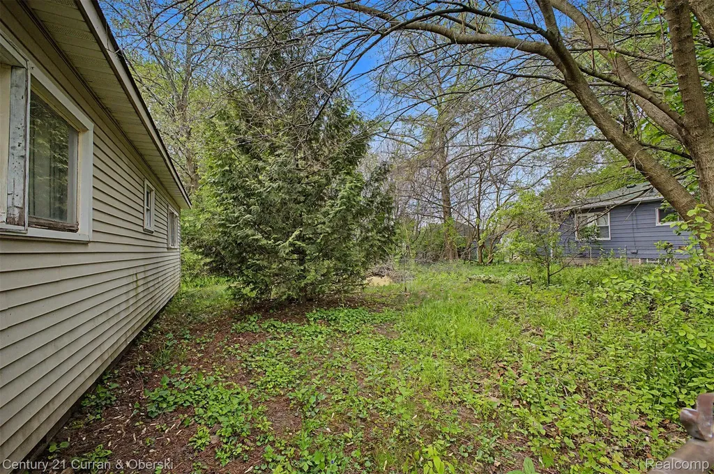 24235 Puritan Redford Charter Township MI 48239
