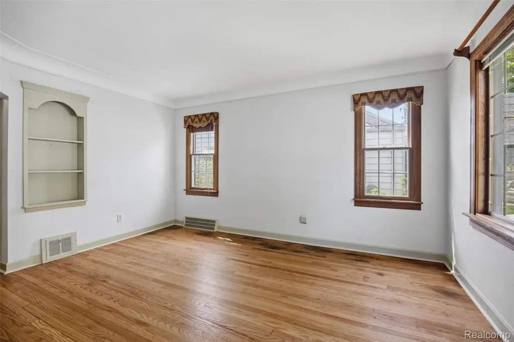 2815 Vassar Street Dearborn City MI 48124