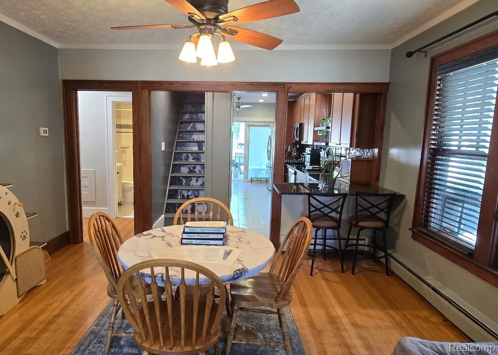 22911 Maple Avenue Farmington City MI 48336