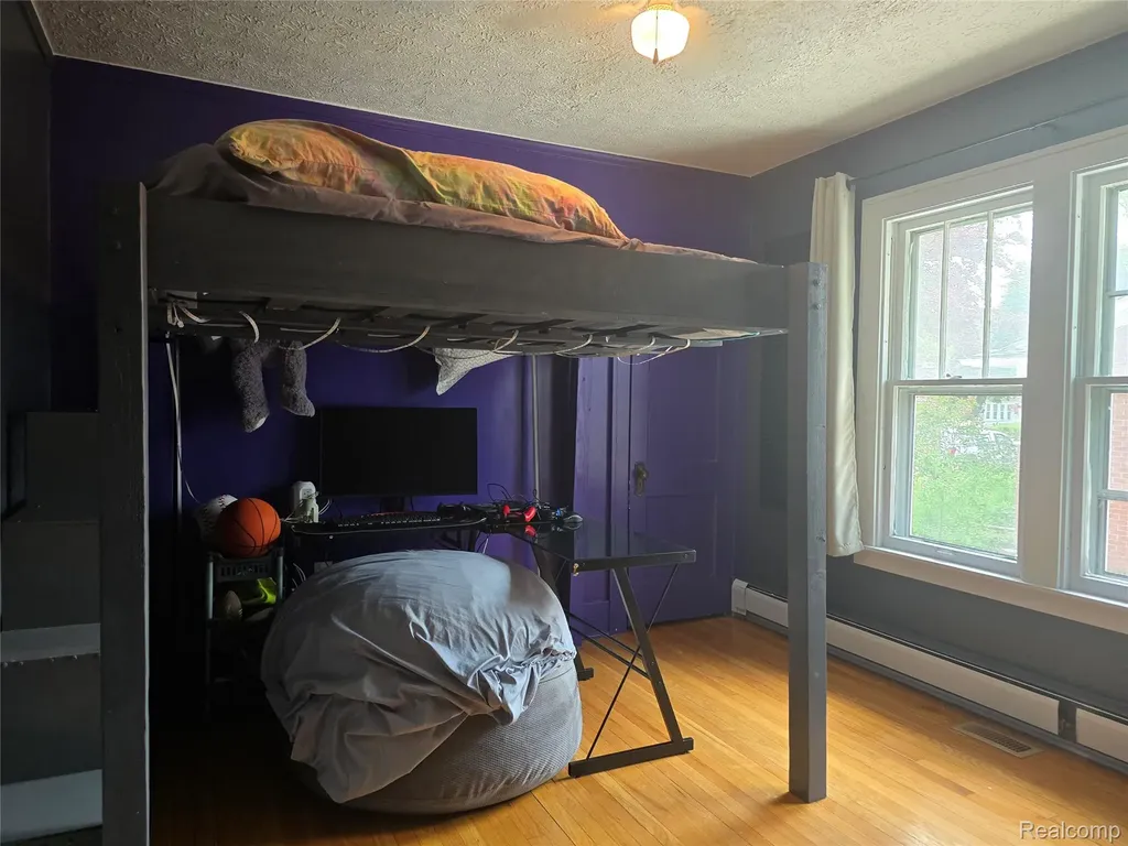22911 Maple Avenue Farmington City MI 48336