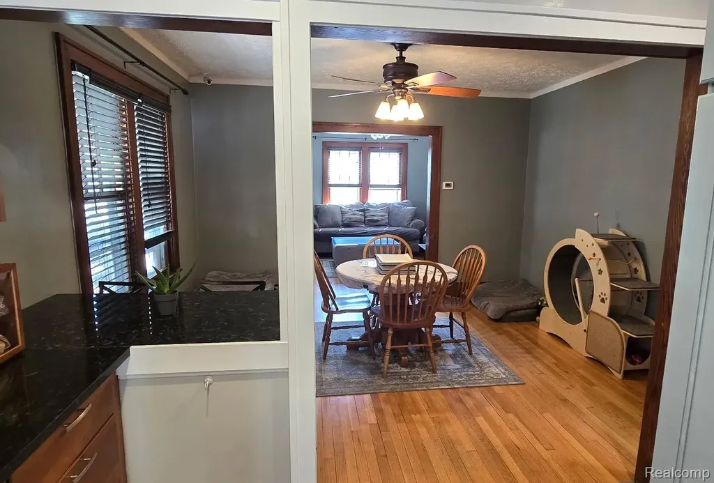 22911 Maple Avenue Farmington City MI 48336