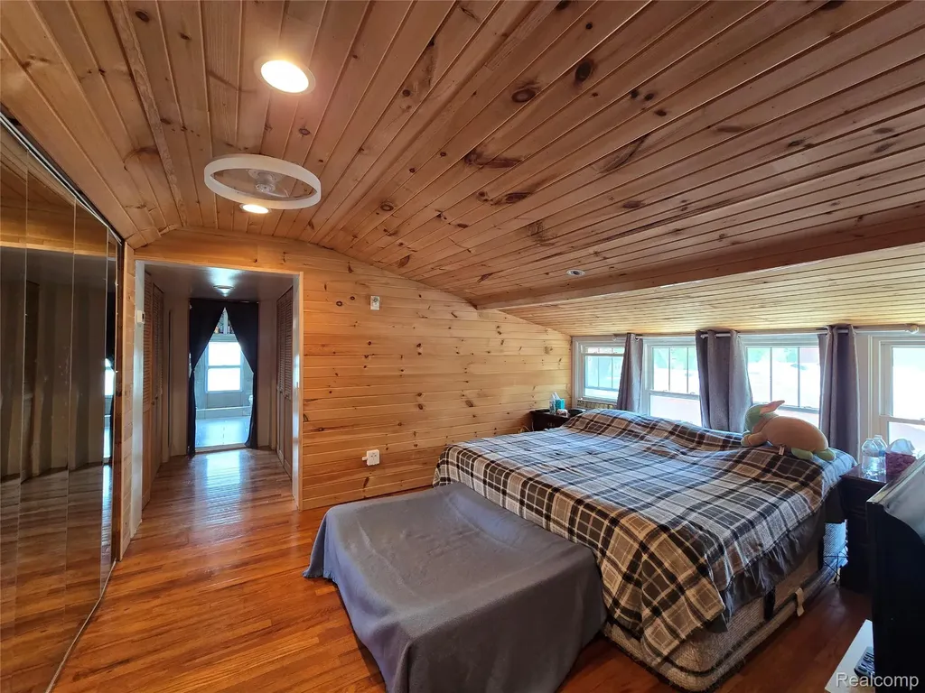 22911 Maple Avenue Farmington City MI 48336