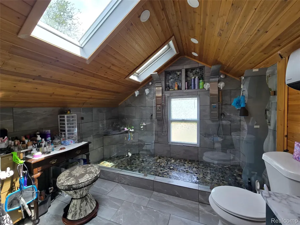22911 Maple Avenue Farmington City MI 48336