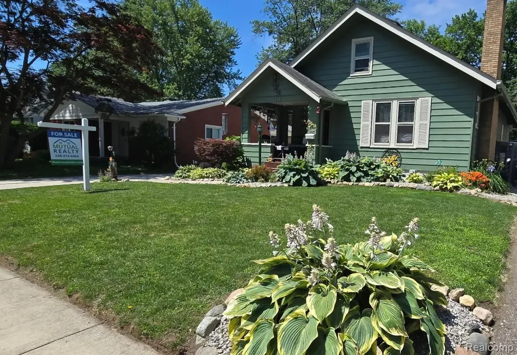 22911 Maple Avenue Farmington City MI 48336