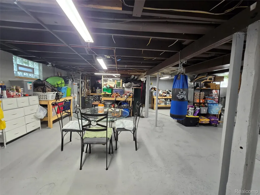 22911 Maple Avenue Farmington City MI 48336