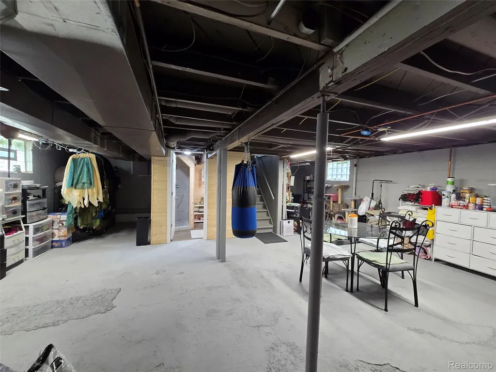 22911 Maple Avenue Farmington City MI 48336