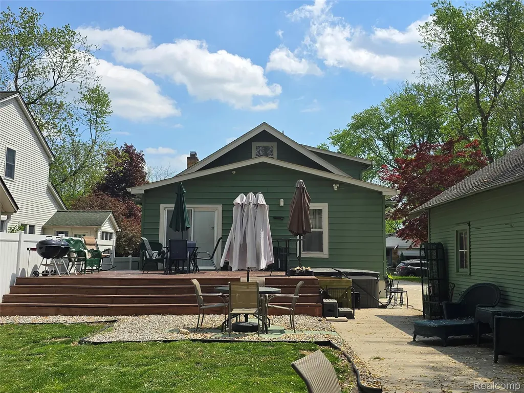 22911 Maple Avenue Farmington City MI 48336