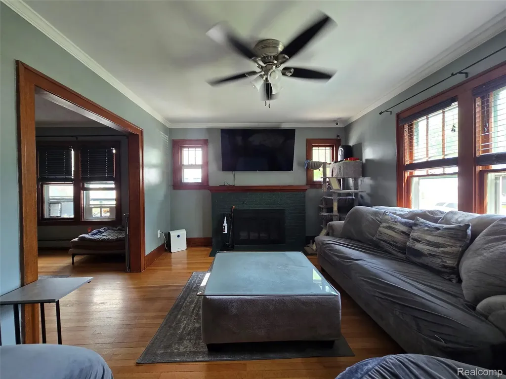 22911 Maple Avenue Farmington City MI 48336