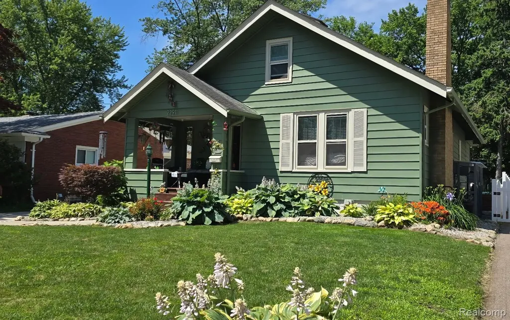 22911 Maple Avenue Farmington City MI 48336