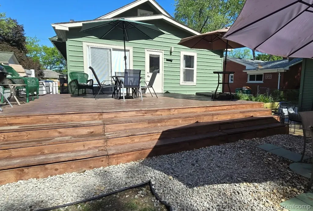 22911 Maple Avenue Farmington City MI 48336