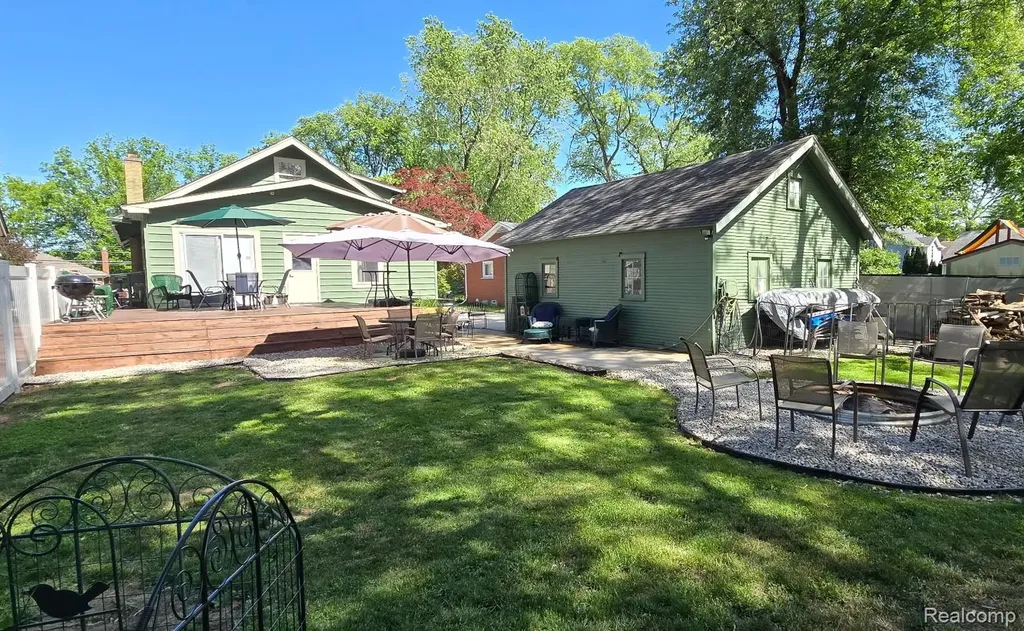 22911 Maple Avenue Farmington City MI 48336
