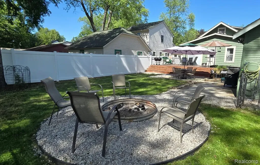 22911 Maple Avenue Farmington City MI 48336