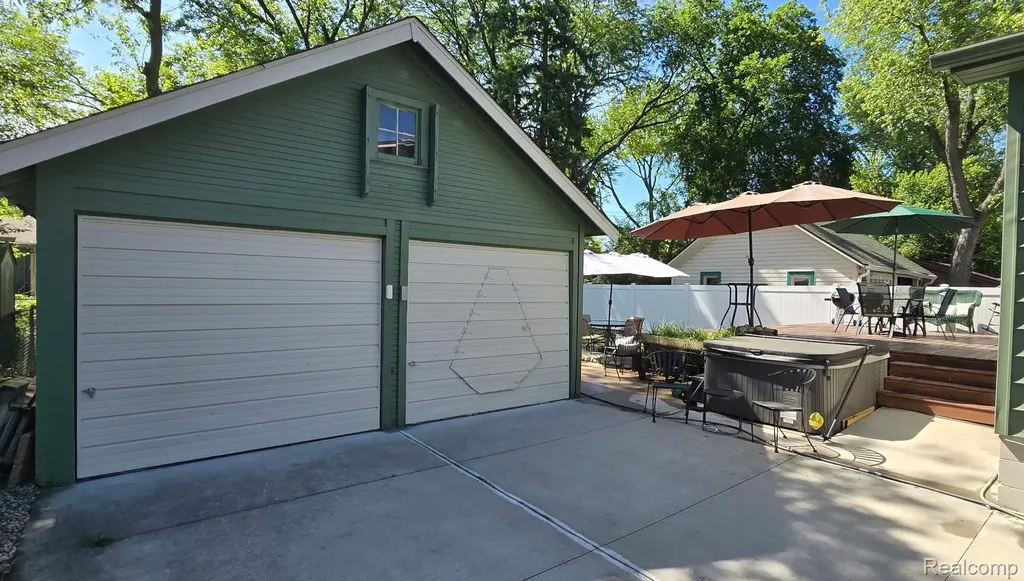 22911 Maple Avenue Farmington City MI 48336