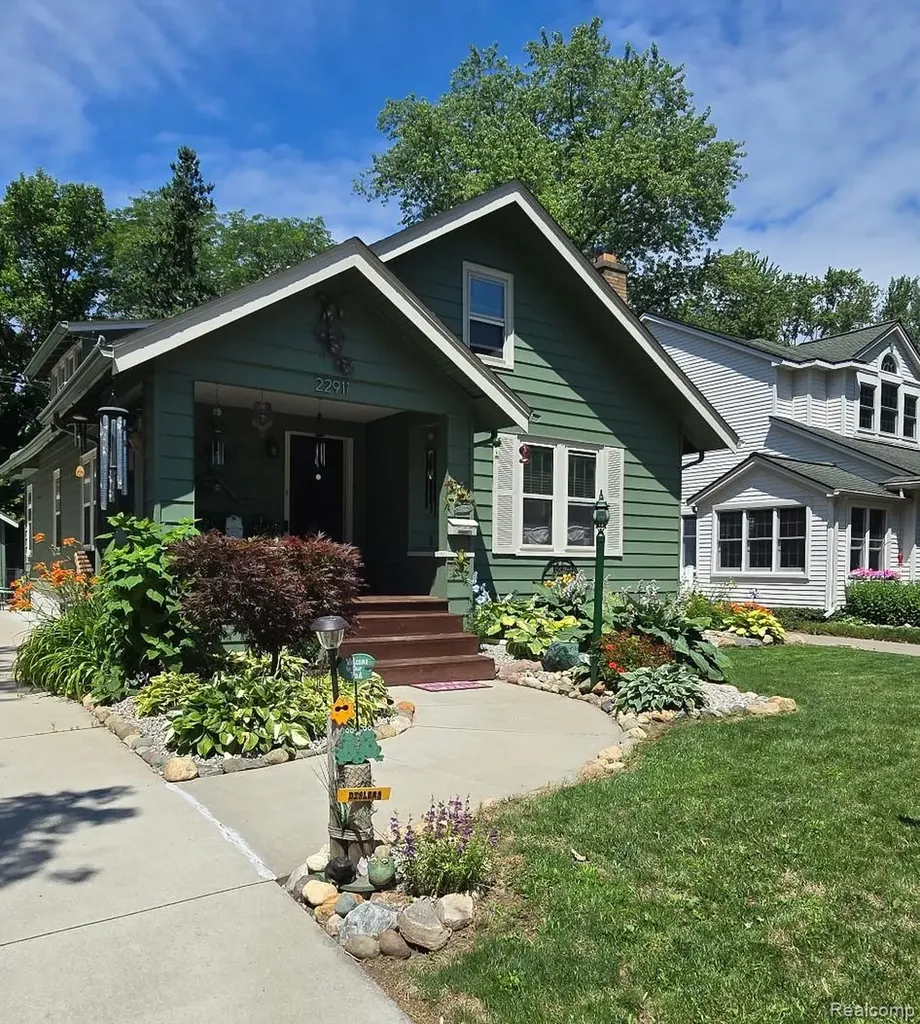 22911 Maple Avenue Farmington City MI 48336