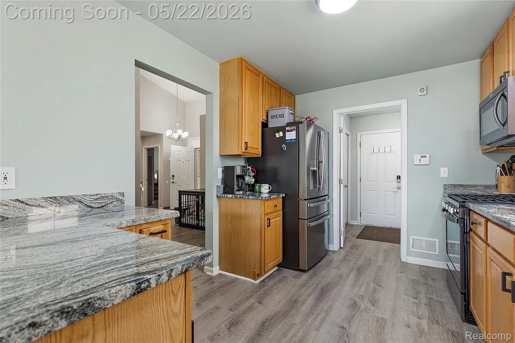 15720 Hunter Grove Livonia City MI 48154