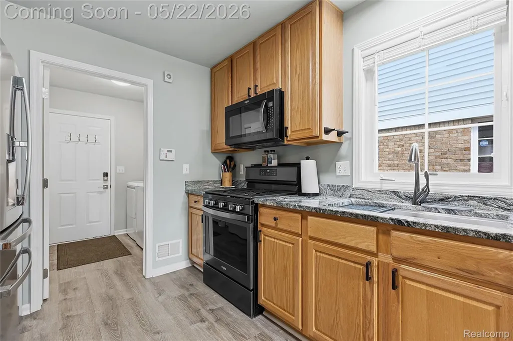 15720 Hunter Grove Livonia City MI 48154