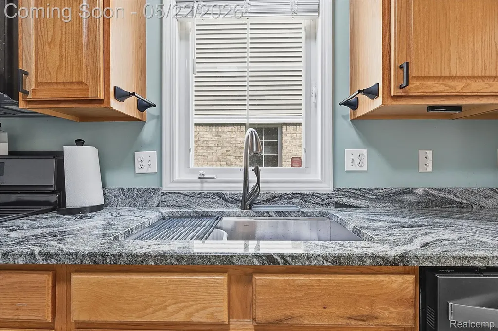 15720 Hunter Grove Livonia City MI 48154