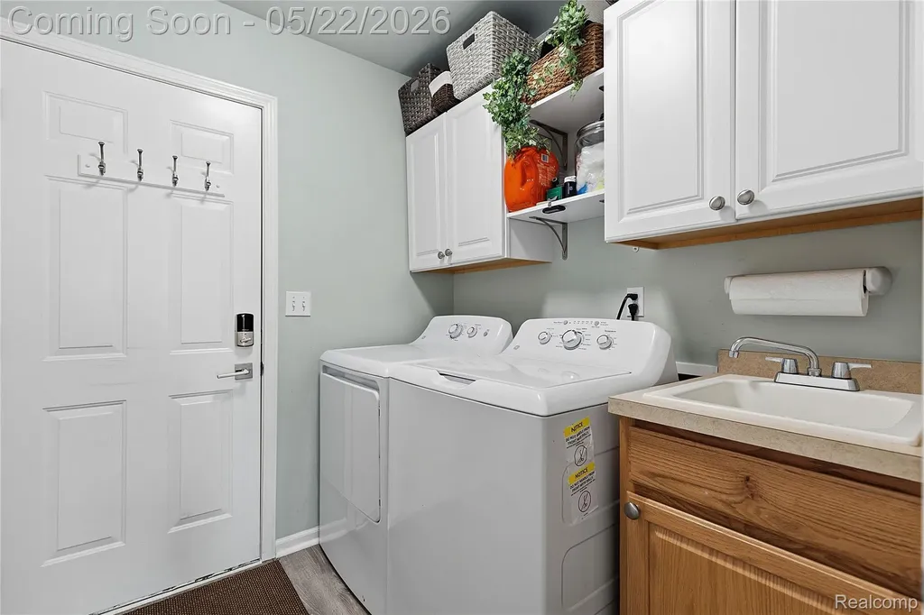 15720 Hunter Grove Livonia City MI 48154
