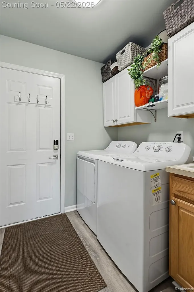 15720 Hunter Grove Livonia City MI 48154