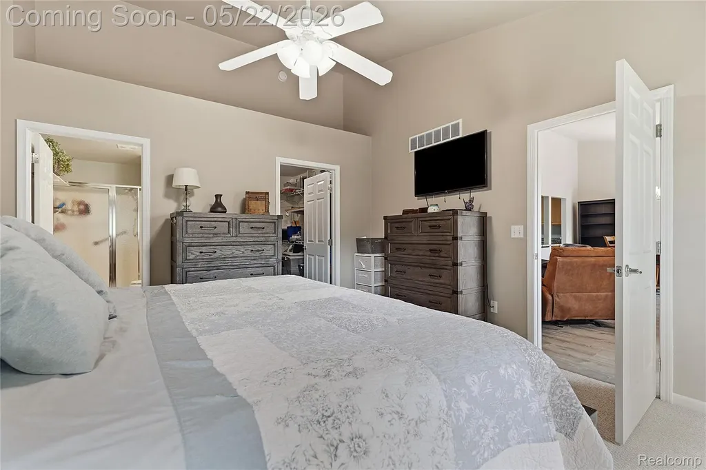 15720 Hunter Grove Livonia City MI 48154