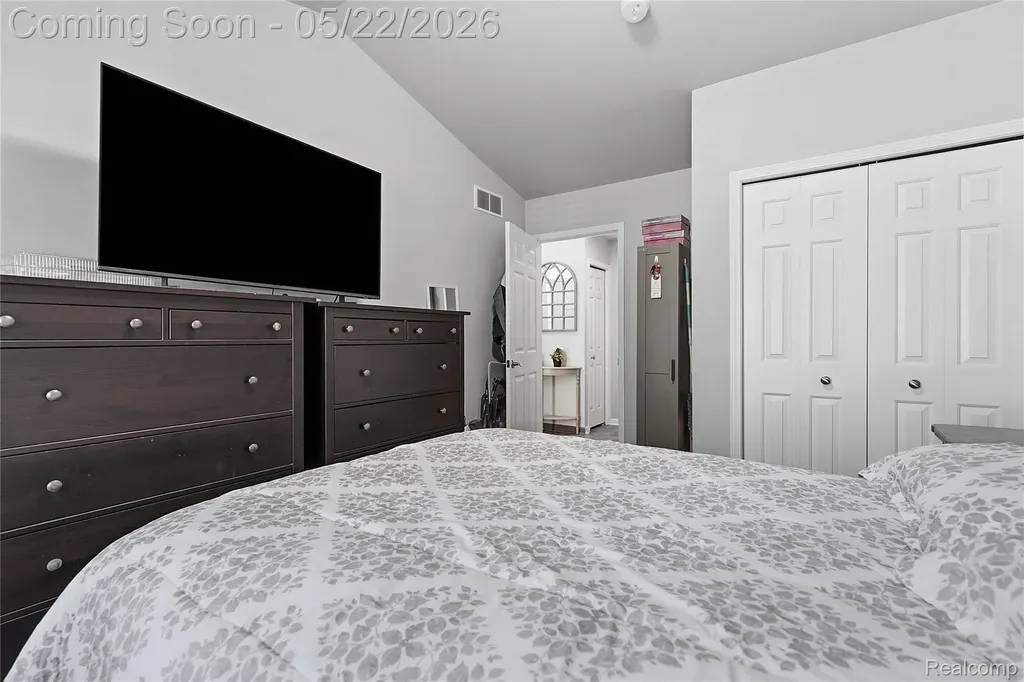 15720 Hunter Grove Livonia City MI 48154